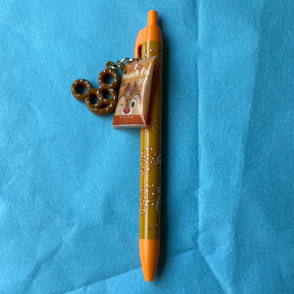 🥨 DISNEY PARKS CHIP & DALE MICKEY MOUSE  PRETZEL PEN 🥨 NWOT 🥨